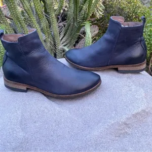 Lofina Boots With A Zipper