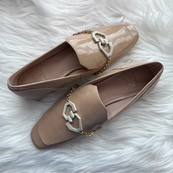 Louise et Cie | NWOT Nude Patent Leather Scales Chain Accent Everland Loafers