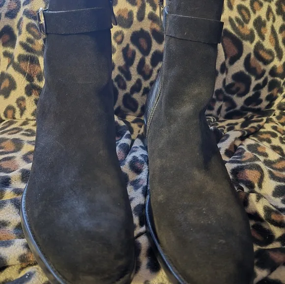 Magnanni Julieta Black Suede Boots - Size 9.5