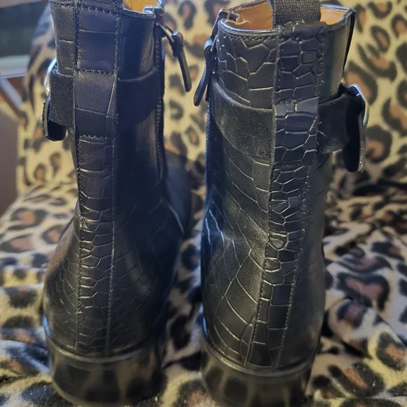 Magnanni Julieta Black Suede Boots - Size 9.5