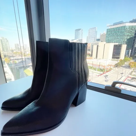 Marc Fisher Mayden Black Leather Sleek Western Pointed Leather Boots Size 10