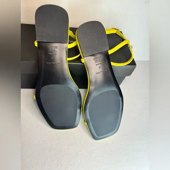 Massimo Dutti METAL PIECE TOE STRAP SANDALS Lemon  casual classic comfy summer