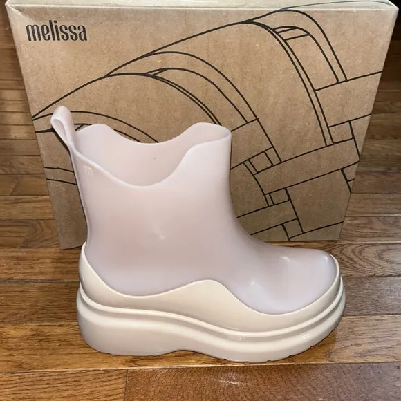 Melissa Made in Brazil Grip Ankle Boots 33593 Light Brown Women’s Size 6 NEW
