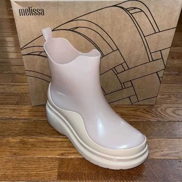 Melissa Made in Brazil Grip Ankle Boots 33593 Light Brown Women’s Size 6 NEW
