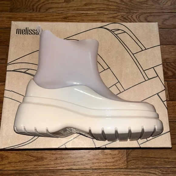 Melissa Made in Brazil Grip Ankle Boots 33593 Light Brown Women’s Size 6 NEW