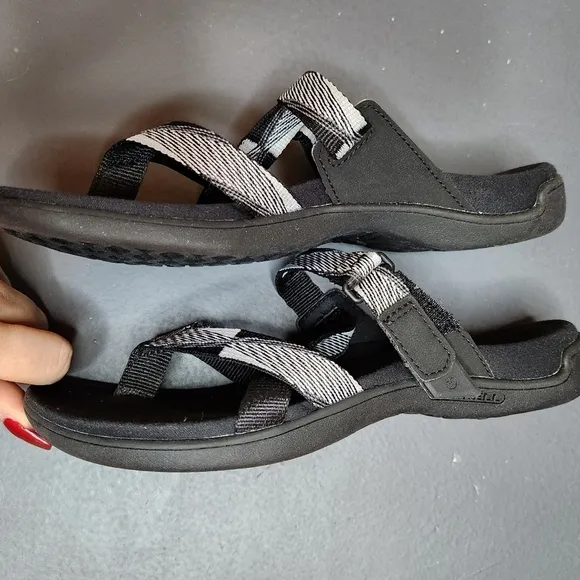 MERRELL NWOT AIR CUSHION MEMORY FOAM WOMENS SANDALS SIZE 5