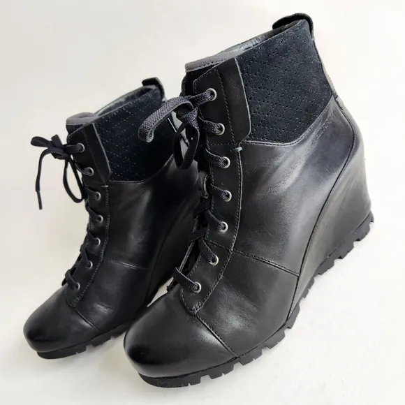 Merrell Smooth Black Leather &amp; Suede Wedge Booties With Non-Slip Lug Tread, Sz 9