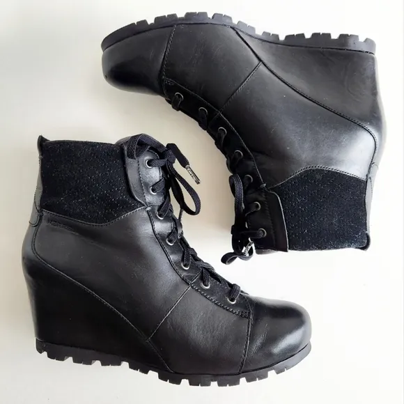 Merrell Smooth Black Leather &amp; Suede Wedge Booties With Non-Slip Lug Tread, Sz 9