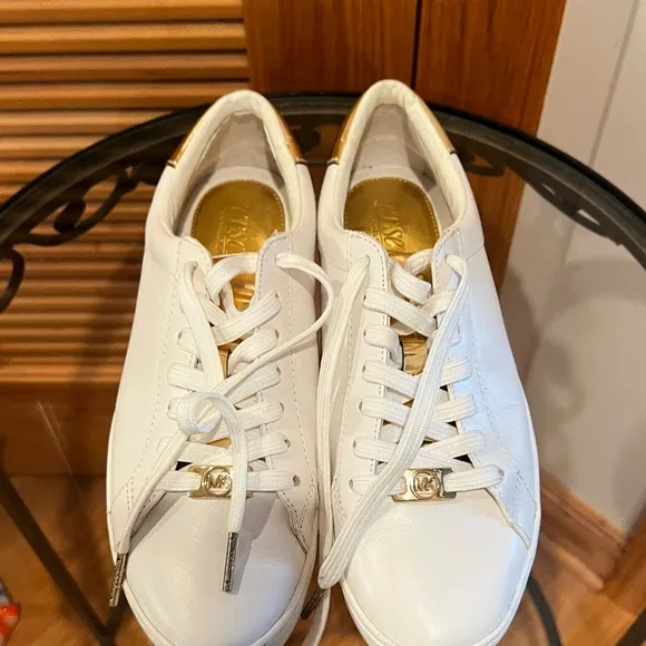Michael Kors White &amp; Gold Leather Sneakers - 7M ✨💛