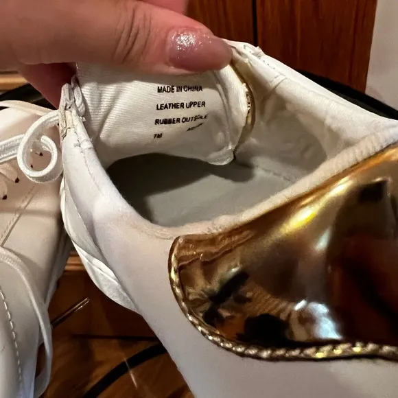 Michael Kors White &amp; Gold Leather Sneakers - 7M ✨💛