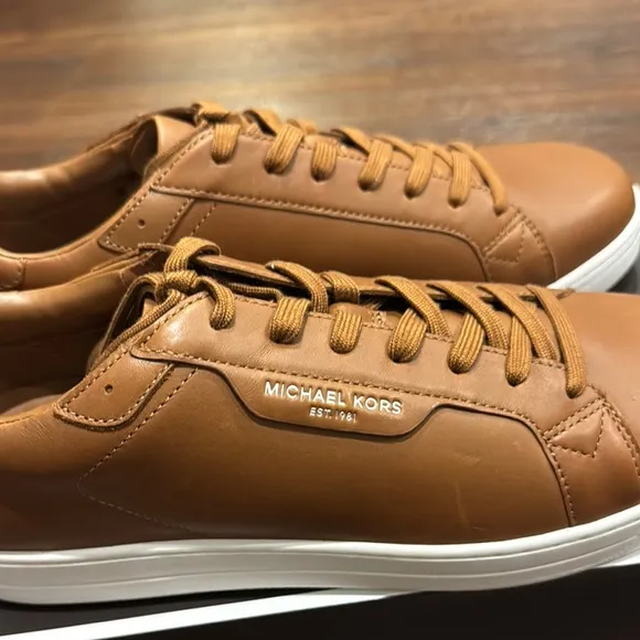 MICHAEL Michael Kors NWT Keating Lace Up Tan Leather Sneakers Sleek Design.