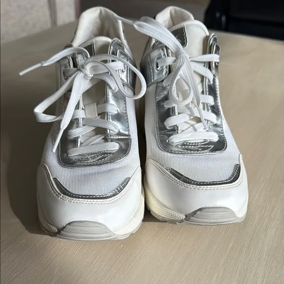 MICHAEL Michael Kors White and Gray Wedge Sneakers with Breathable Fabric 🤍