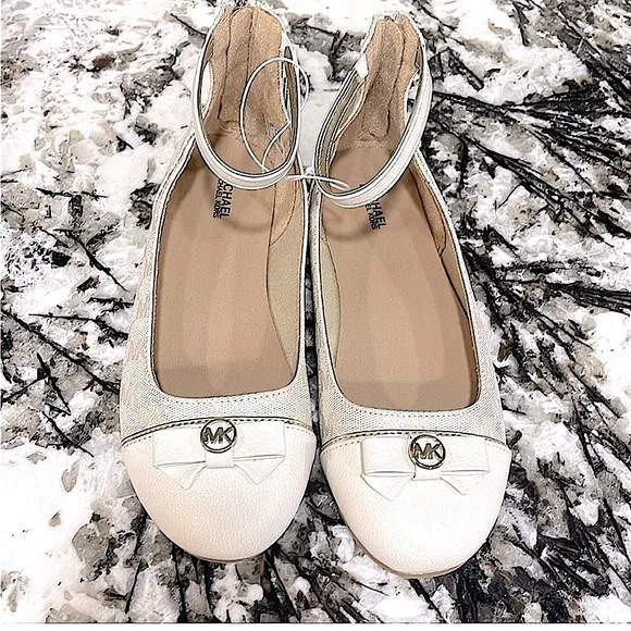 MICHAEL Michael Kors Zaylee Signature Logo Ballet Flats MLS10231C, Girls Size 3.