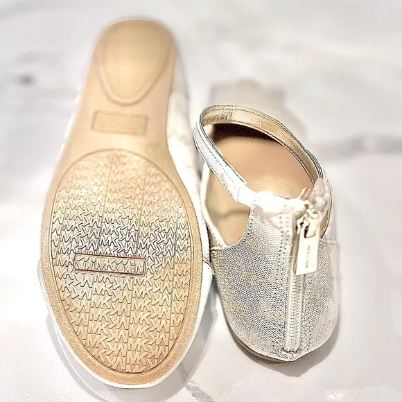 MICHAEL Michael Kors Zaylee Signature Logo Ballet Flats MLS10231C, Girls Size 3.