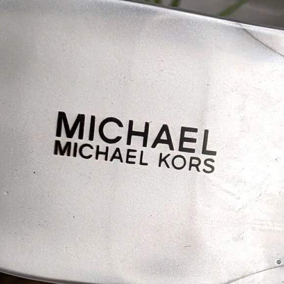 MICHAEL KORS KAYDEN BOW THONG SANDALS
