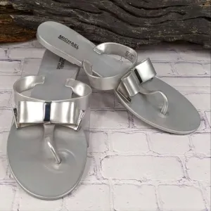 MICHAEL KORS KAYDEN BOW THONG SANDALS