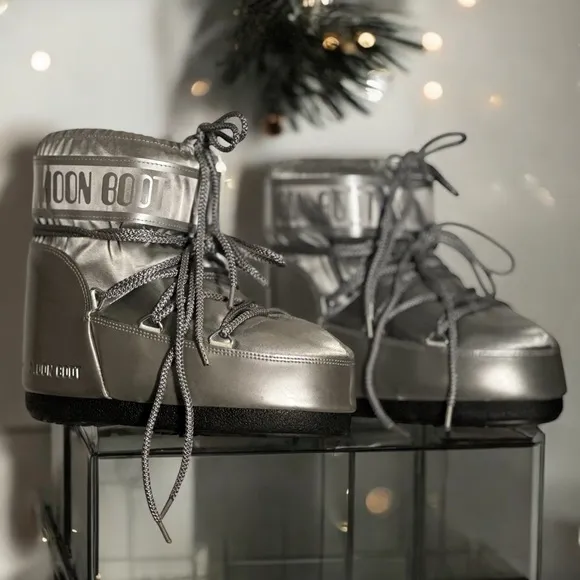 Moonboot sz 6-8 WMN $345 MSRP