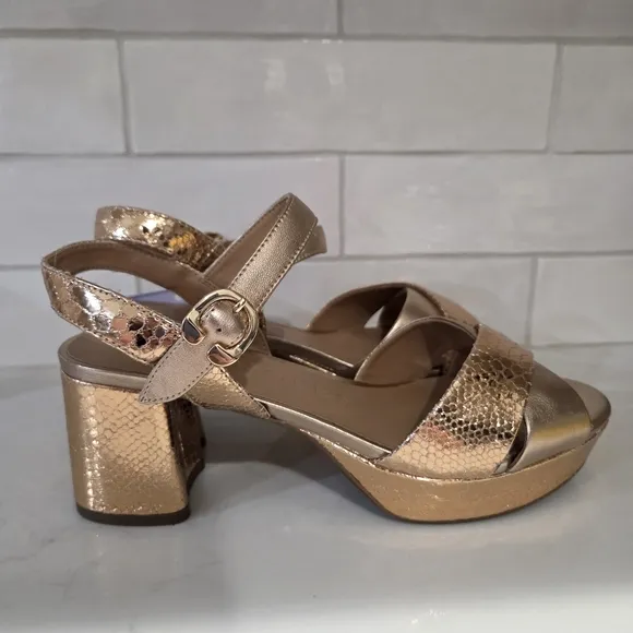 NEW Aerosoles Cosmos Rose Gold Metallic Platform Sandals Size 9