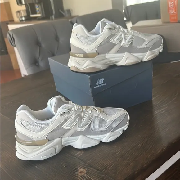 New Balance 9060 Linen/Timberwolf