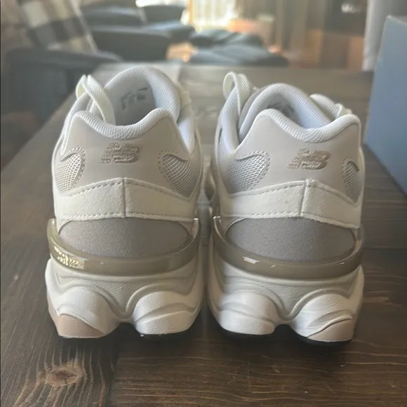 New Balance 9060 Linen/Timberwolf
