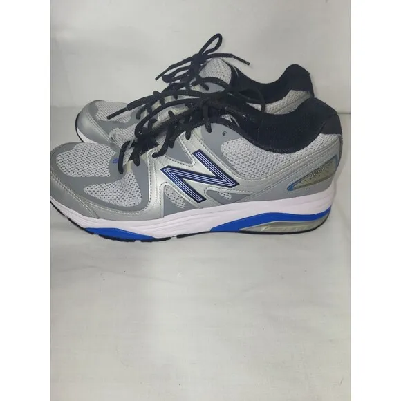 NEW BALANCE MENS SILVER BLUE RUNNING SNEAKERS LACE UP CUSHIONING SIZE 8 MEDIUM