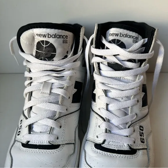 New Balance White and Black Sneakers with Classic Design