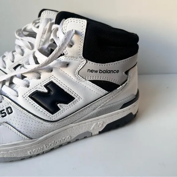 New Balance White and Black Sneakers with Classic Design