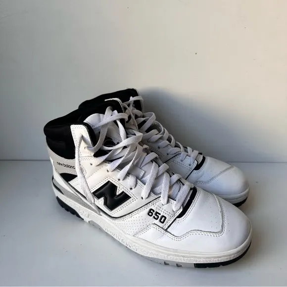 New Balance White and Black Sneakers with Classic Design