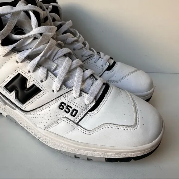 New Balance White and Black Sneakers with Classic Design