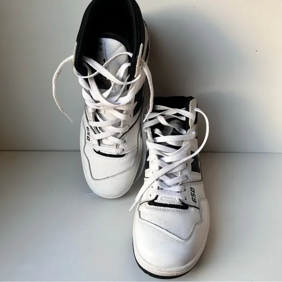 New Balance White and Black Sneakers with Classic Design