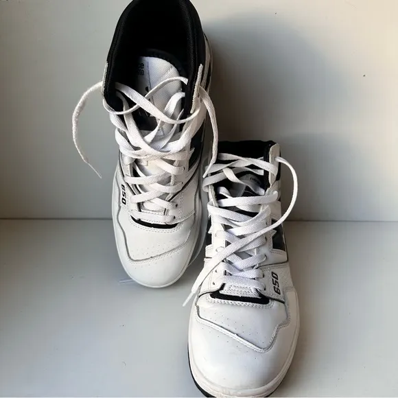 New Balance White and Black Sneakers with Classic Design
