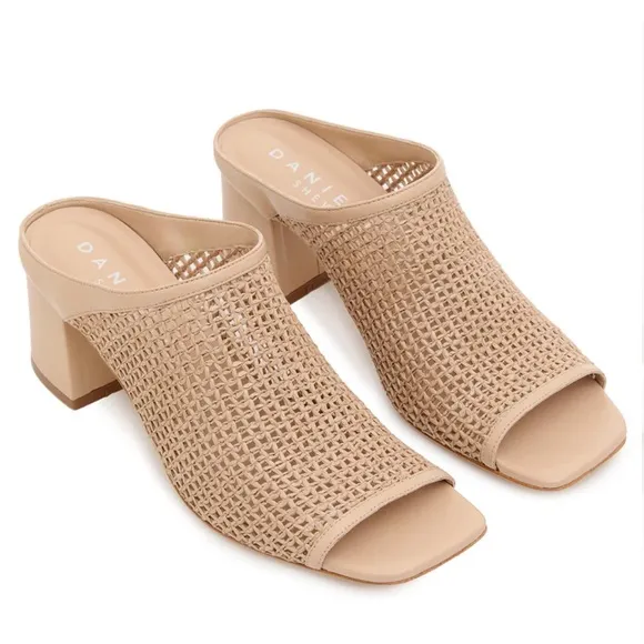 New Daniella Shevel leather rafia sandals size 11