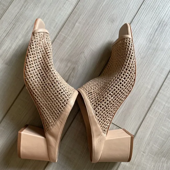 New Daniella Shevel leather rafia sandals size 11