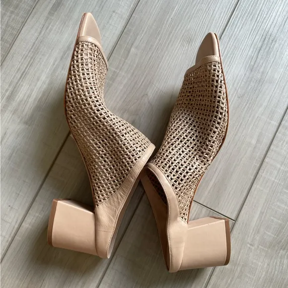 New Daniella Shevel leather rafia sandals size 11