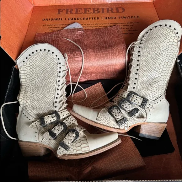 New FreeBird WINNIE boots white snake size 8 new in the box size 8
