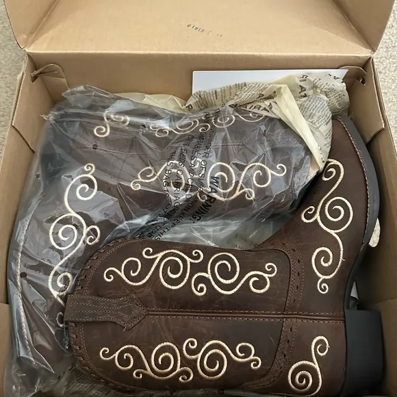 New in box Ariat kids boots
