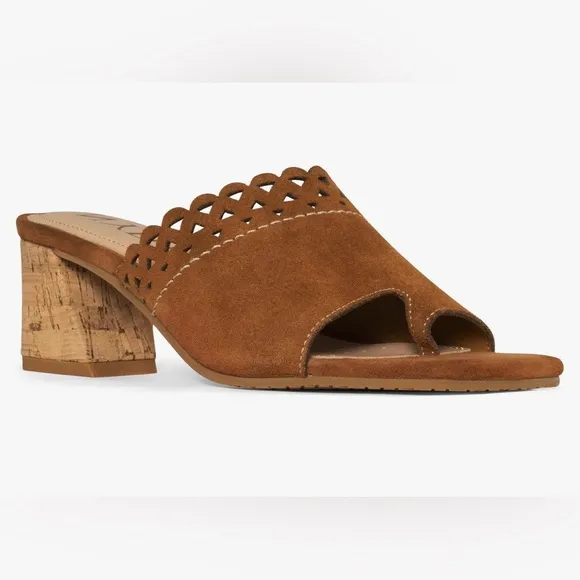 New in box NYDJ Women's Alanah Heeled Suede Mule Sandal size 8.5 Color Cognac