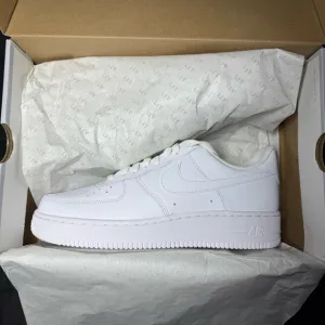 NEW Men's White Nike Air Force 1