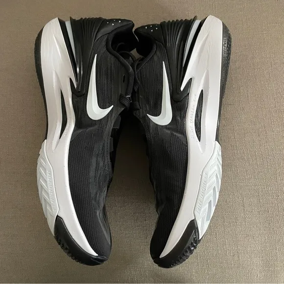 NEW Nike Air Zoom G.T. Cut 2 Sneakers Black White Basketball Shoes Men’s Size 9