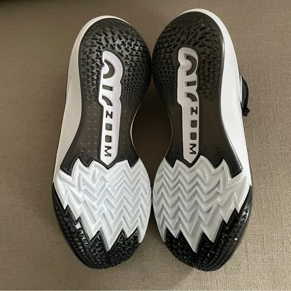 NEW Nike Air Zoom G.T. Cut 2 Sneakers Black White Basketball Shoes Men’s Size 9