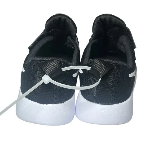 NEW Nike Kids' Tanjun EZ Sneaker Size 12.5