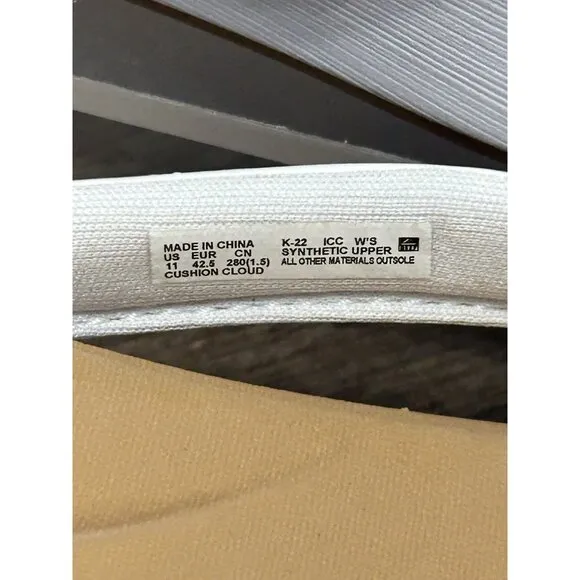 NEW REEF Women's Cushion Cloud Flip Flop Sandal Size 11- White/Tan