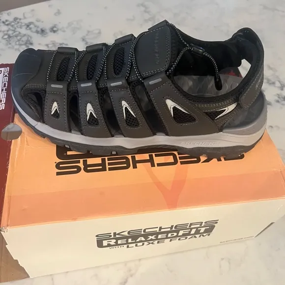 New Skechers Luxe Foam Relaxed Fit Tresmen Men’s Gray SandalSize 10