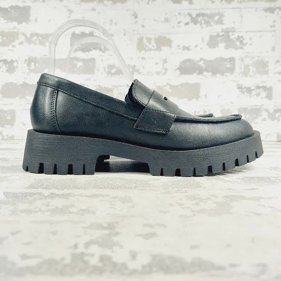 New Steve Madden  Lyris Black Faux Leather Slip On Loafer D158
