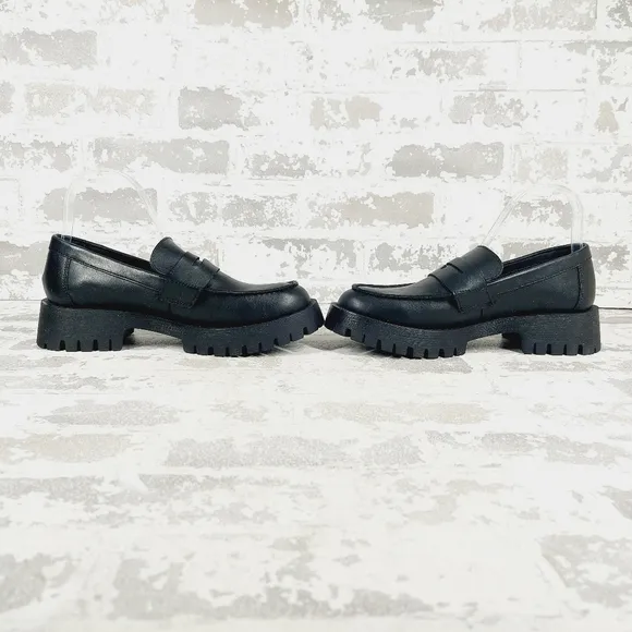 New Steve Madden  Lyris Black Faux Leather Slip On Loafer D158
