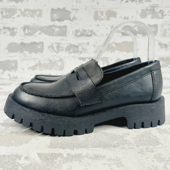 New Steve Madden  Lyris Black Faux Leather Slip On Loafer D158