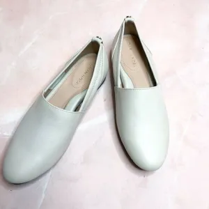 𝅺NEW Taryn Rose Cream Leather Loafers Size 6