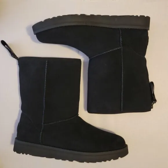 NEW UGG Classic Short Logo Zip Boots Womens 7 Cozy Shearling Suede Classic
