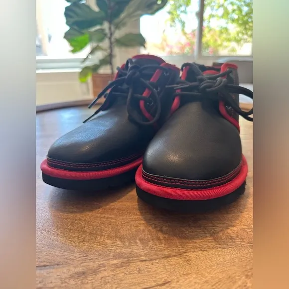 NEW* UGG Neumel Leather Black and red