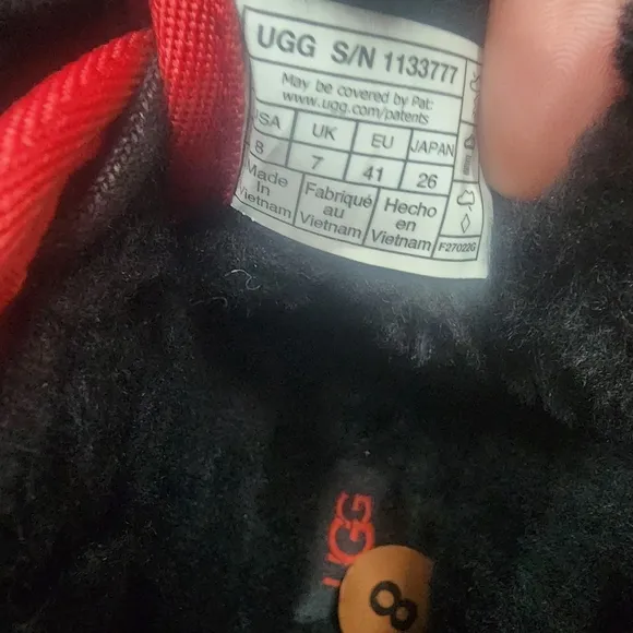 NEW* UGG Neumel Leather Black and red
